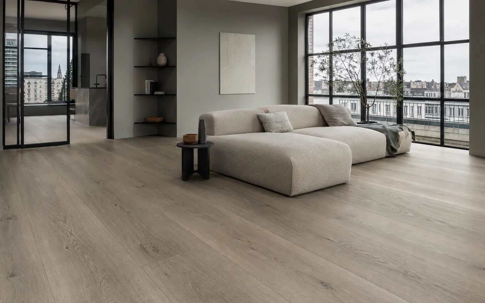 Modern interieur met greige vloer